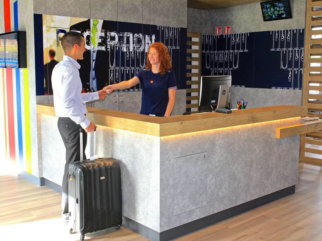Ibis Budget Amiens Centre Gare Экстерьер фото